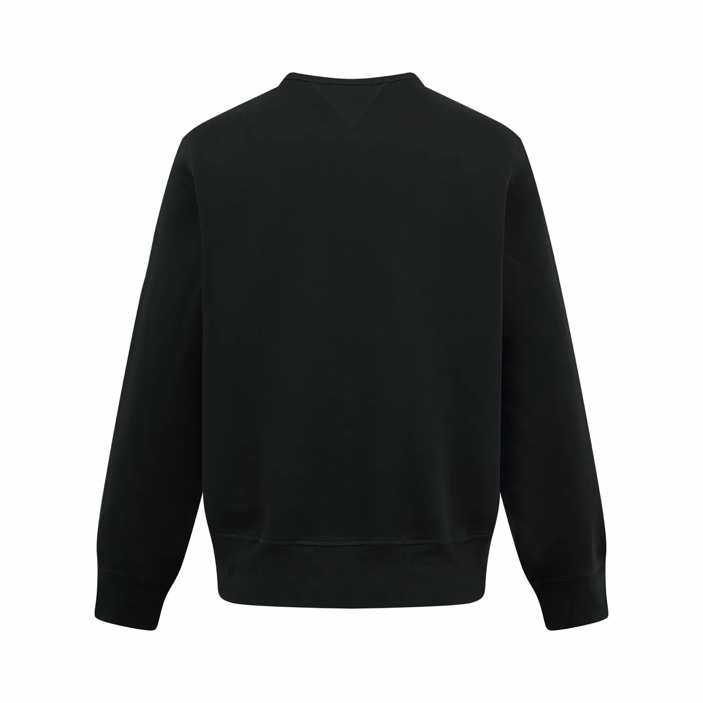 P280 Ralph Lauren logo embroidered sweatshirt. Customized cloud-like honey cotton fleece sweatshirt material. It feels delicate and comfortable against the skin. It uses deep black as the main color and is embellished with exquisite white pony logo. It is highly recognizable. It has a breath of freedom and vitality. A symphony of pure and smart colors. It outlines a high-end silhouette with extreme simplicity. It becomes the smart focus of the vision and shows the taste in silence. Process 1: Using imported machine embroidery process Use advanced computer control systems and precision mechanical components to achieve the iconic pony embroidery operation with high precision and smooth and delicate lines. Process 2: Use the Hasuo process and sew with a specific machine. The Hasuo fastness is high and adds visual effects. It is time-consuming and labor-intensive. Process 3: The fabrics are washed and have a better hand feel. Not easy to deform. Not easy to shrink. Not easy to fade. Maintain long-term beauty. Accessories: Customized 1:1 Ralph Lauren trademark. Version: Fitted fit Size: S M L XL Style number: 25296